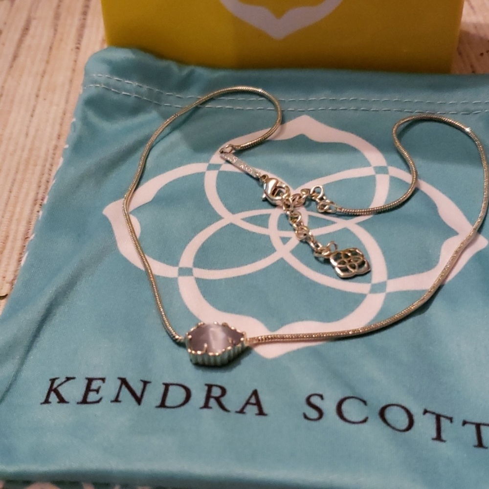Kendra Scott necklace